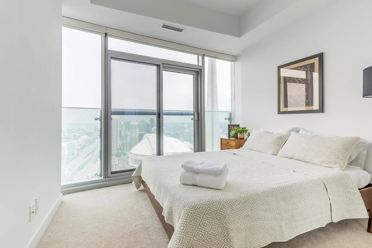 Executive Corner Suite With Panoramic View Toronto Canada