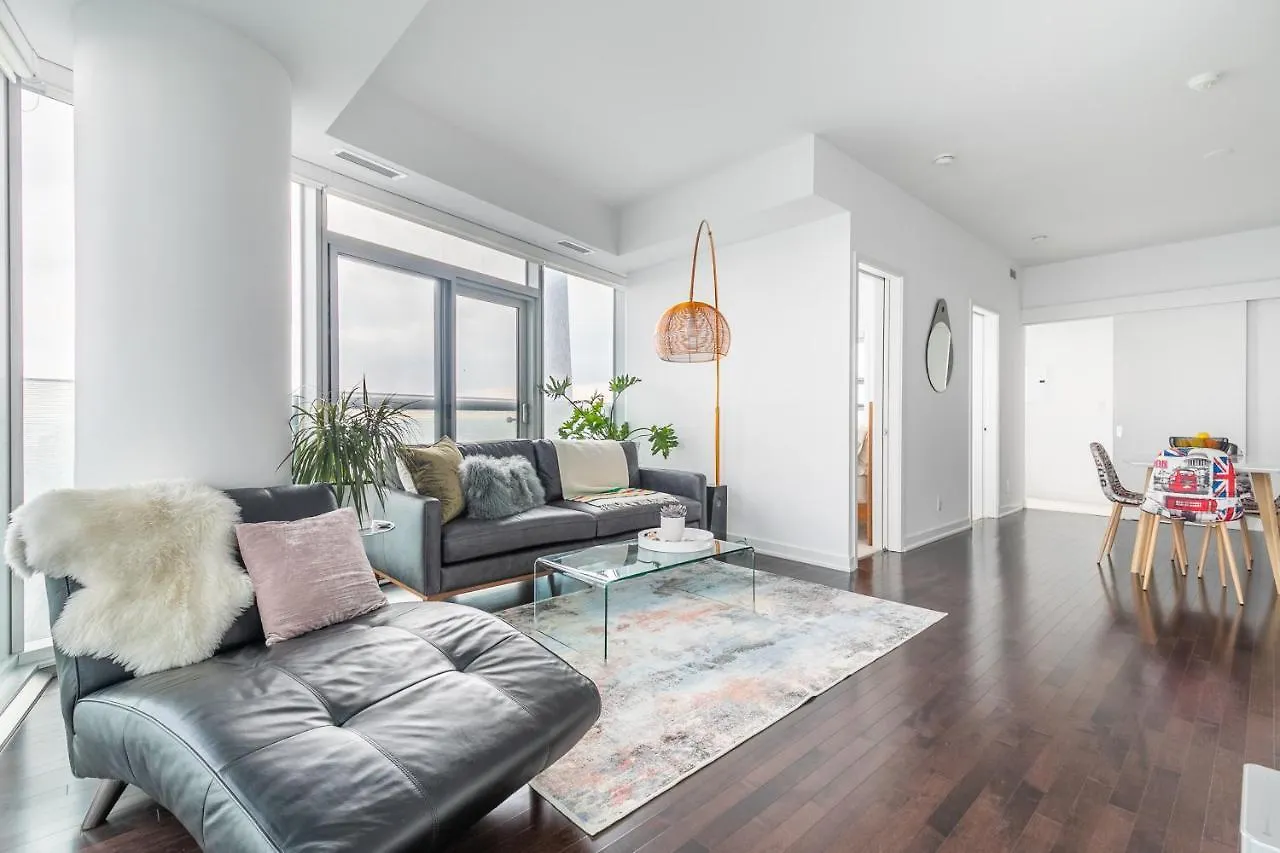 Executive Corner Suite With Panoramic View Toronto Canada