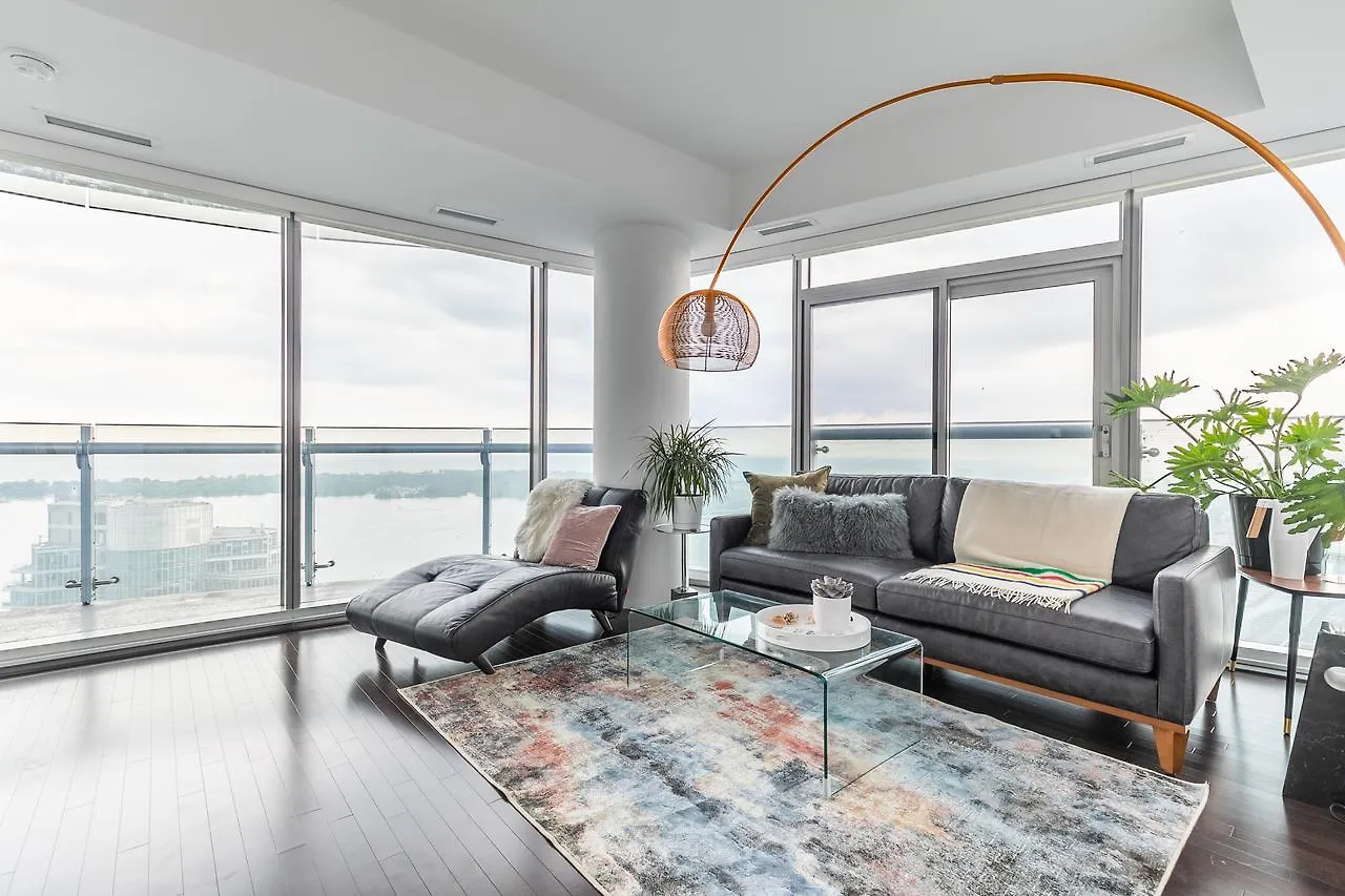 Executive Corner Suite With Panoramic View Toronto